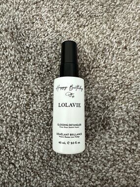 New LOLAVIE Glossing Detangler Spray